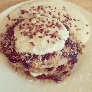 Bananen-Haferflocken-Pfannkuchen mit Kokos