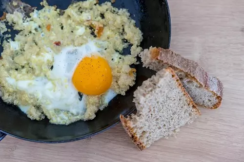 Spiegeleier mit Quinoa