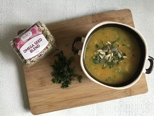 Hausgemachte Zucchino Suppe mit Karotten