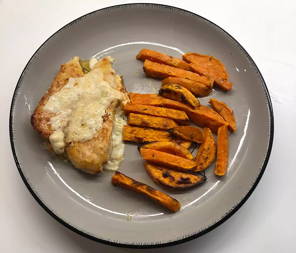 Überbackenes Hähnchen mit Süßkartoffeln aus dem Ofen