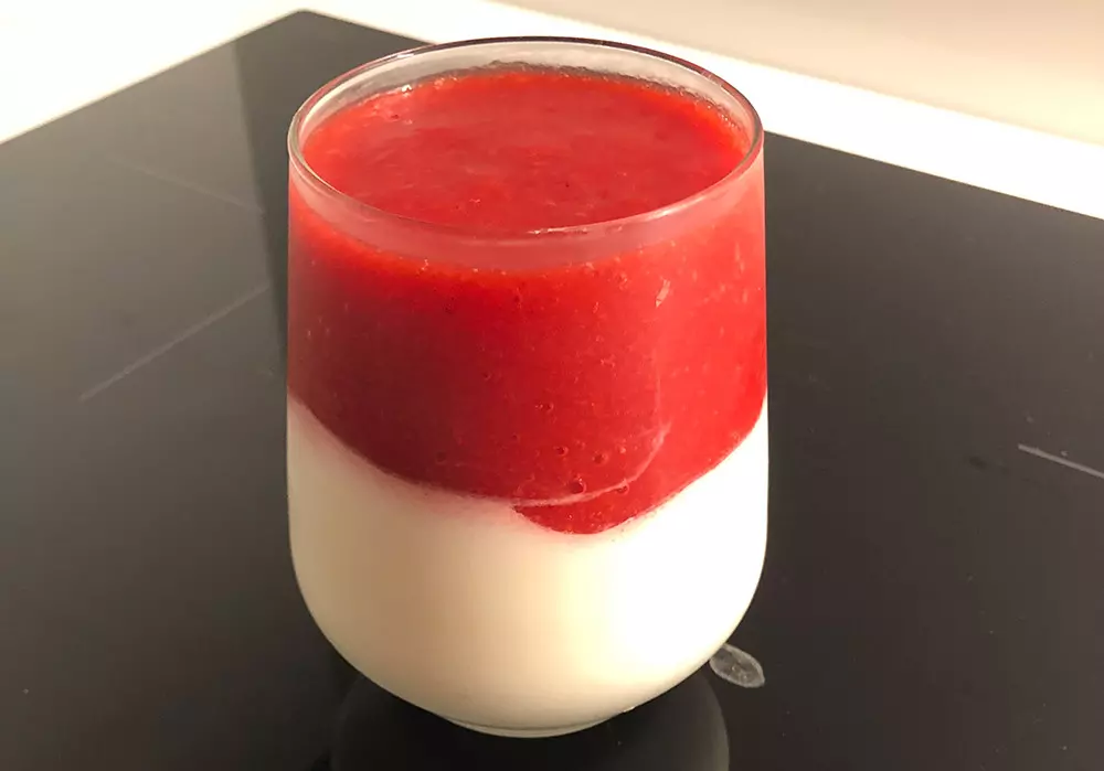 Leichte Panna Cotta mit Erdbeeren