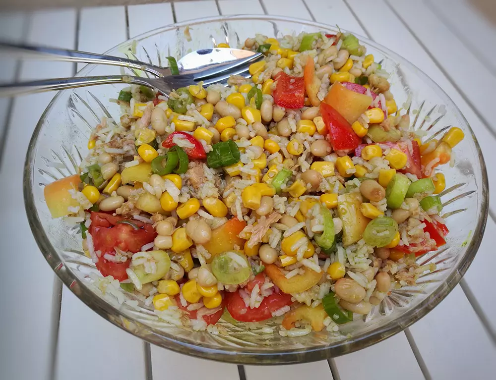 Gemischter Salat mit Reis