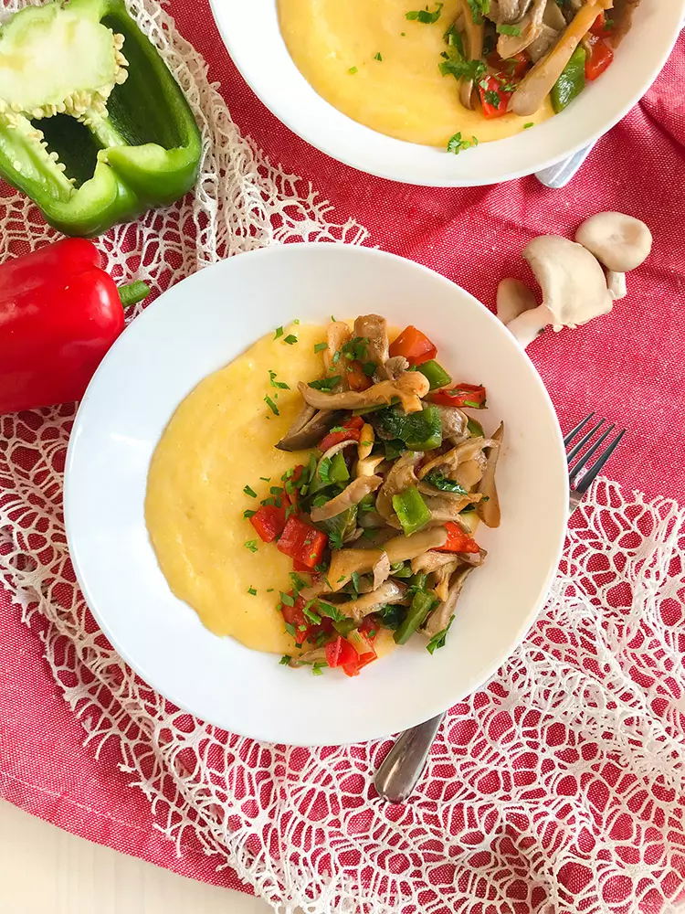 Käse Polenta mit Paprika und Austernpilz 