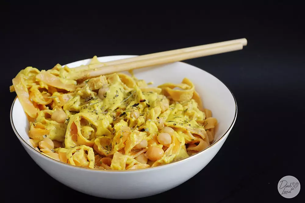 Vegane Curry Pasta mit Kichererbsen