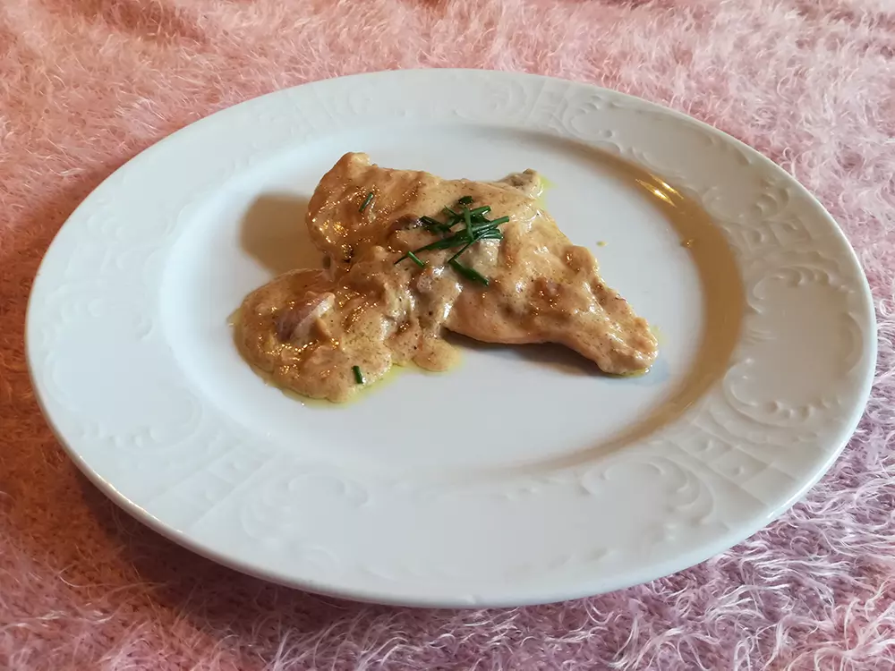 Hähnchenfilet in Zwiebel-Sahne-Soße