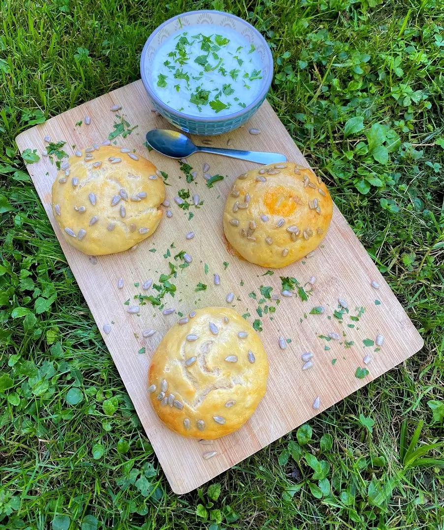 Protein Buns mit Kräuteraufstrich