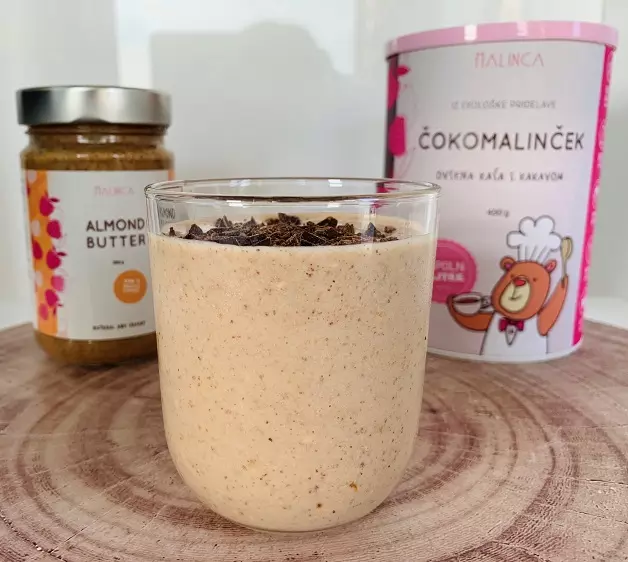 Mandel-Bananen-Shake mit Kakao Porridge