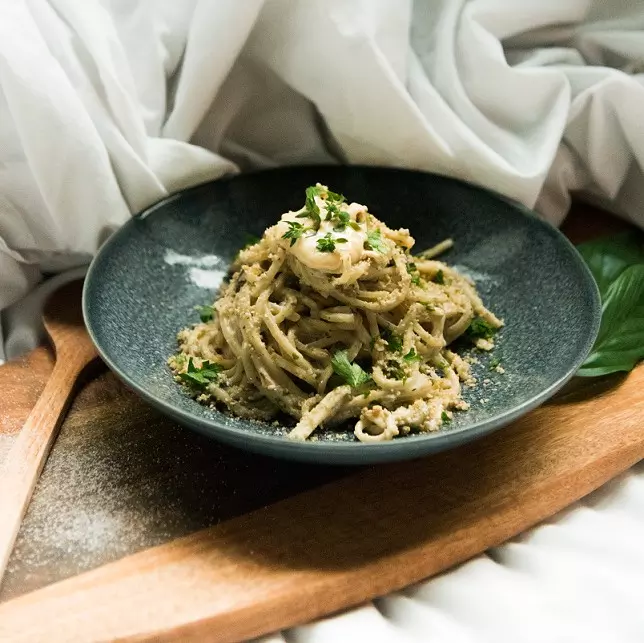 Vegane Pasta mit Pilzsauce und Cashewbutter