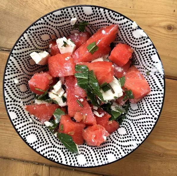 Salat mit Wassermelone, Feta und Minze