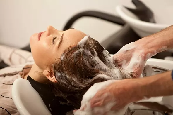 Die 10 häufigsten Fehler bei Haarwäsche und wie man sie vermeidet