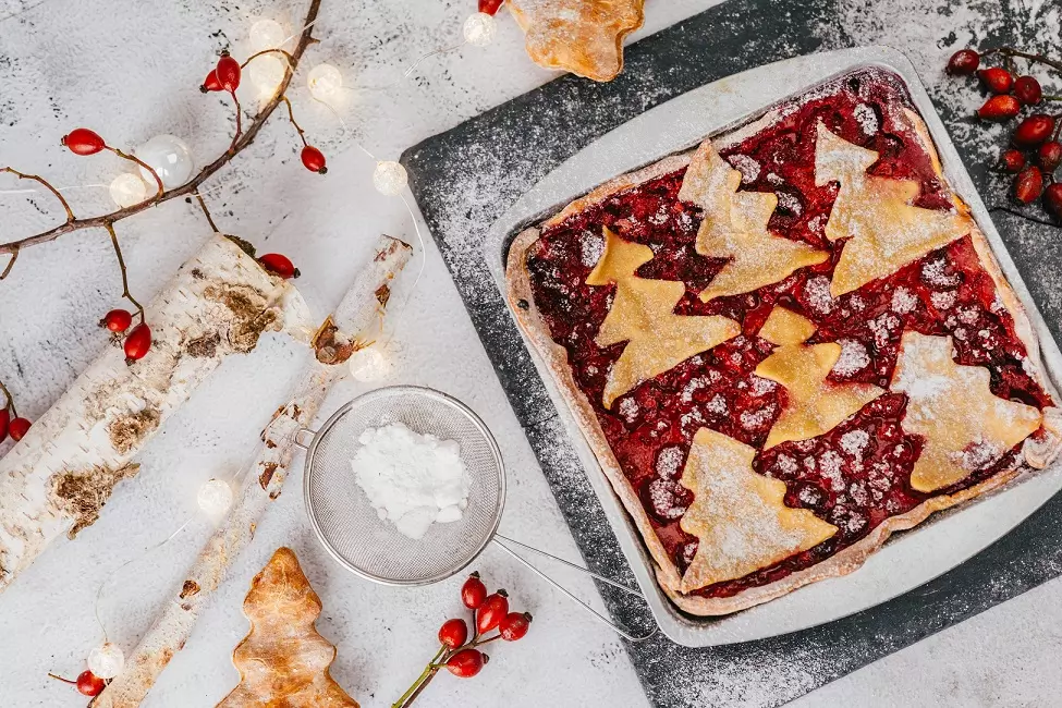 Schneekuchen mit Himbeeren