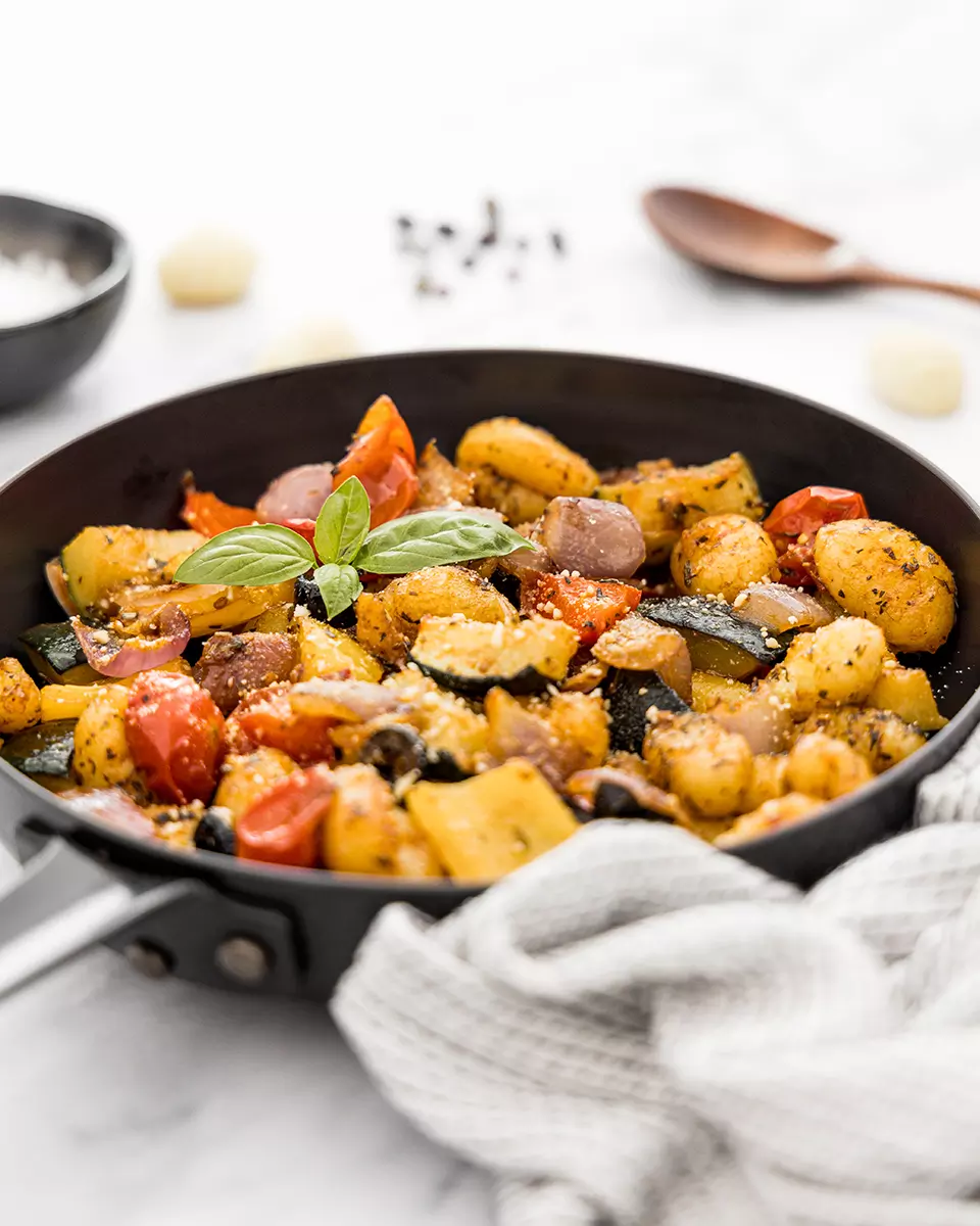 Vegane Gnocchi aus dem Ofen mit Gemüse