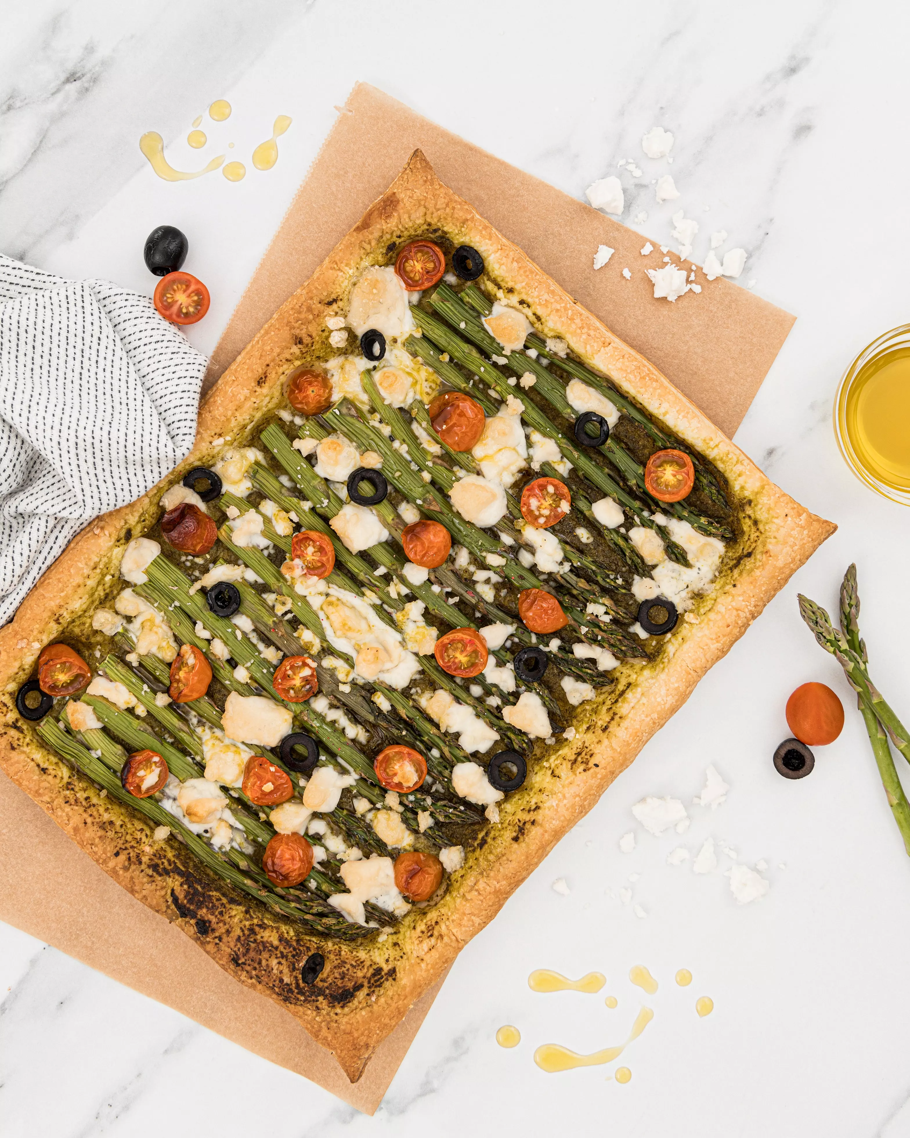 Spargel in Blätterteig mit Pesto