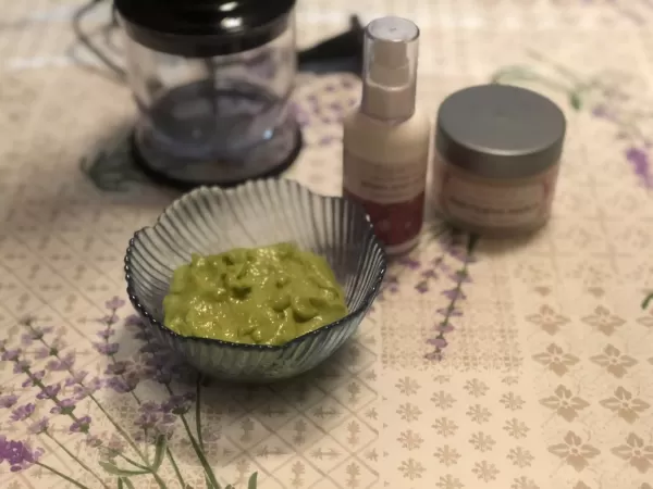 Avocado Maske für gesunde und glänzende Haut