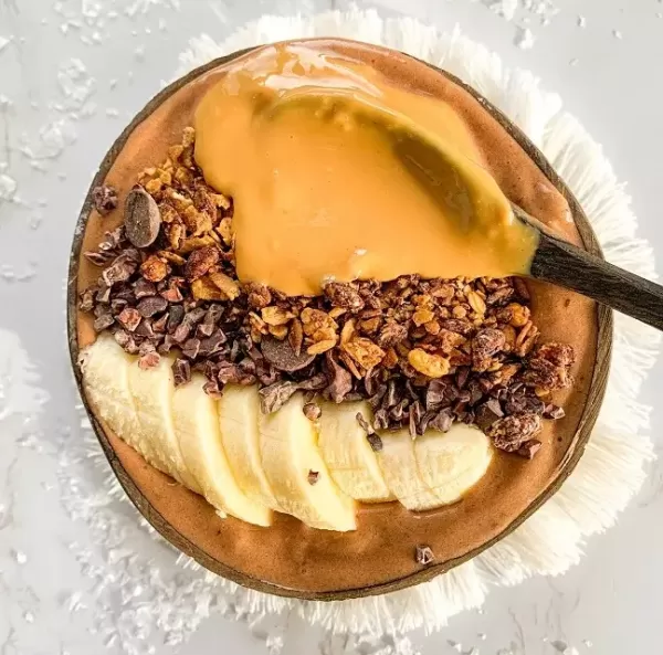 Snickers-Smoothie-Bowl