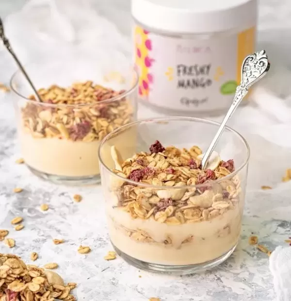 Mango-Joghurt mit Granola