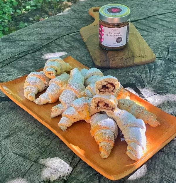 Dinkel-Croissants mit Schoko-Haselnuss-Aufstrich