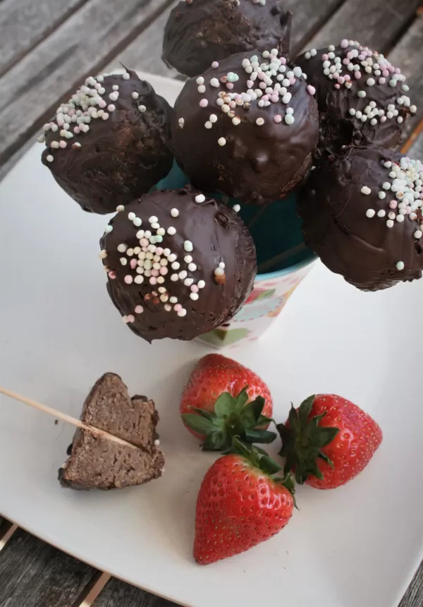 Schnelle Schoko-Mandel-Cakepops