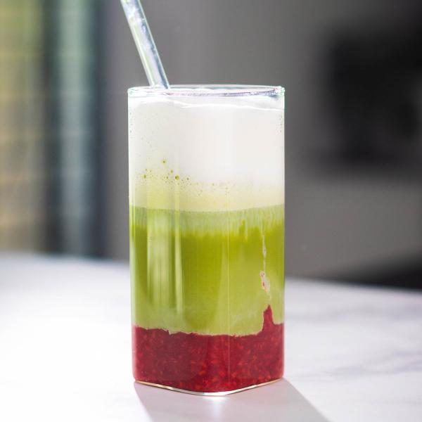 Himbeer-Matcha-Latte