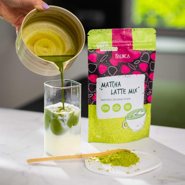Eiskalter Matcha Latte